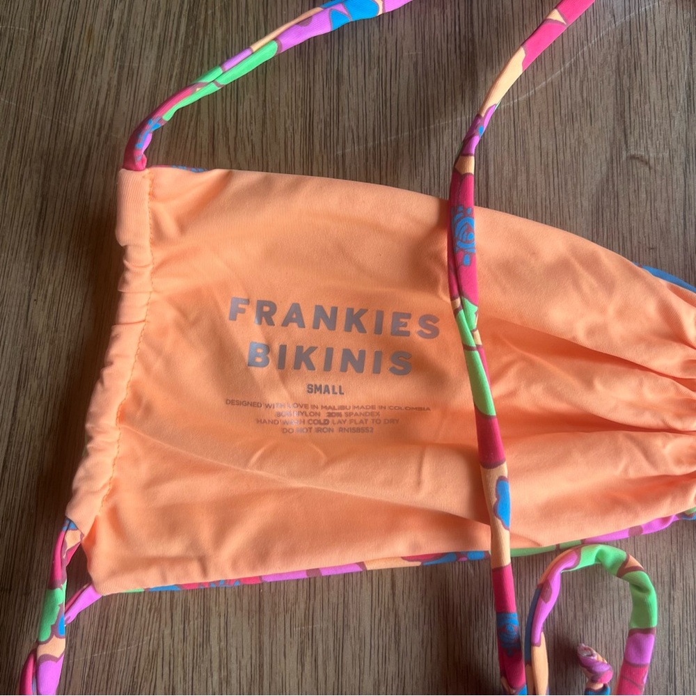 FRANKIES BIKINIS TOP - Picture 2 of 3